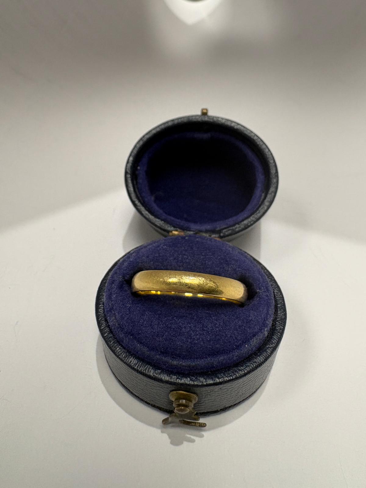 18k yellow gold wedding ring second hand size P