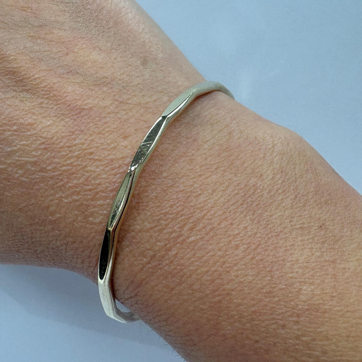 9ct gold bangle, faceted gold bangle UK, solid gold bangle, heavy gold bangle, pre-loved gold bangle, slip on gold bangle, second hand gold bangle, gold stacking bangle