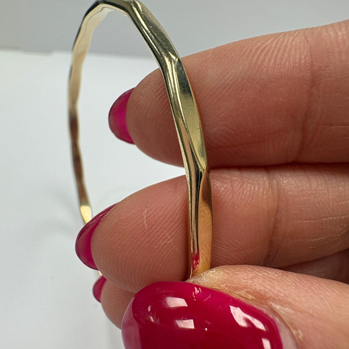 9ct gold bangle, faceted gold bangle UK, solid gold bangle, heavy gold bangle, pre-loved gold bangle, slip on gold bangle, second hand gold bangle, gold stacking bangle