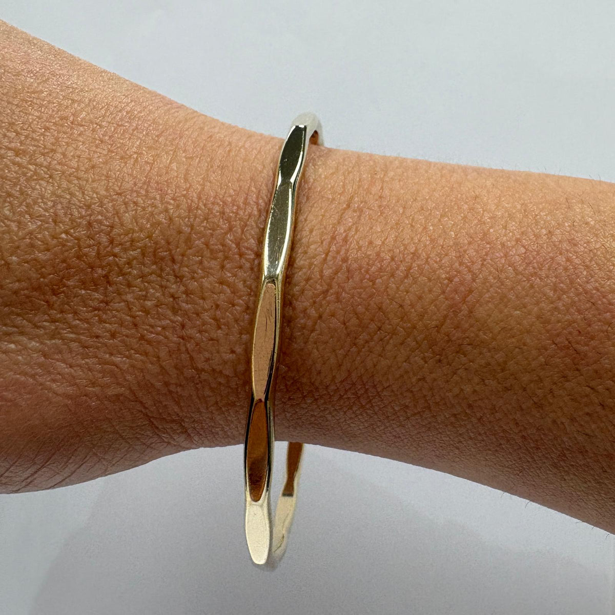 9ct gold bangle, faceted gold bangle UK, solid gold bangle, heavy gold bangle, pre-loved gold bangle, slip on gold bangle, second hand gold bangle, gold stacking bangle