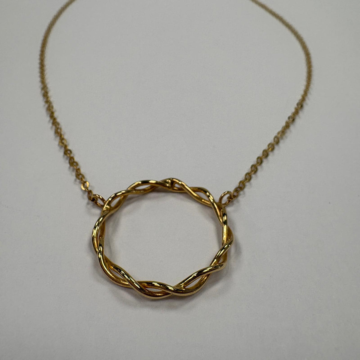 gold circle necklace, 9ct gold circle pendant, karma circle necklace, eternity circle necklace UK, twisted gold necklace, layering necklace gold, pre-loved gold necklace, gift necklace for her