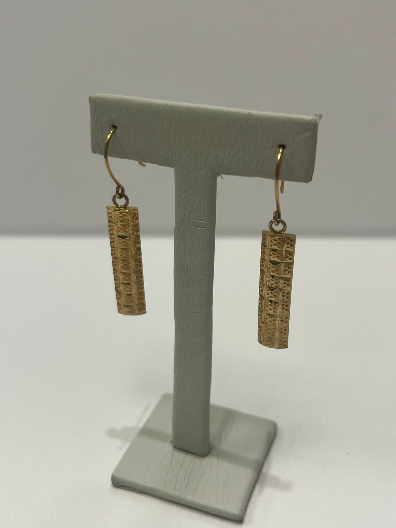 gold drop earrings, 9ct gold earrings, vintage earrings, pre-loved jewellery, second-hand gold earrings, textured earrings Yorkshire