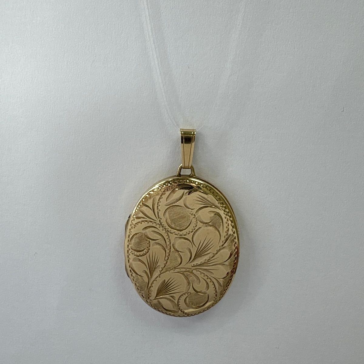 9ct gold locket, oval gold locket UK, engraved gold locket, photo locket gold, pre-loved gold locket, locket for mum, christening gift locket, second hand gold locket