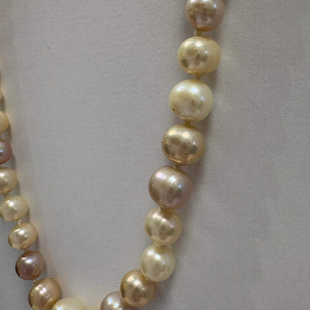 blush pearl necklace, pink pearl necklace UK, freshwater pearl necklace, multi colour pearl necklace, pastel pearl necklace, pearl necklace silver clasp, pre-loved pearl necklace, pearl gift under £100