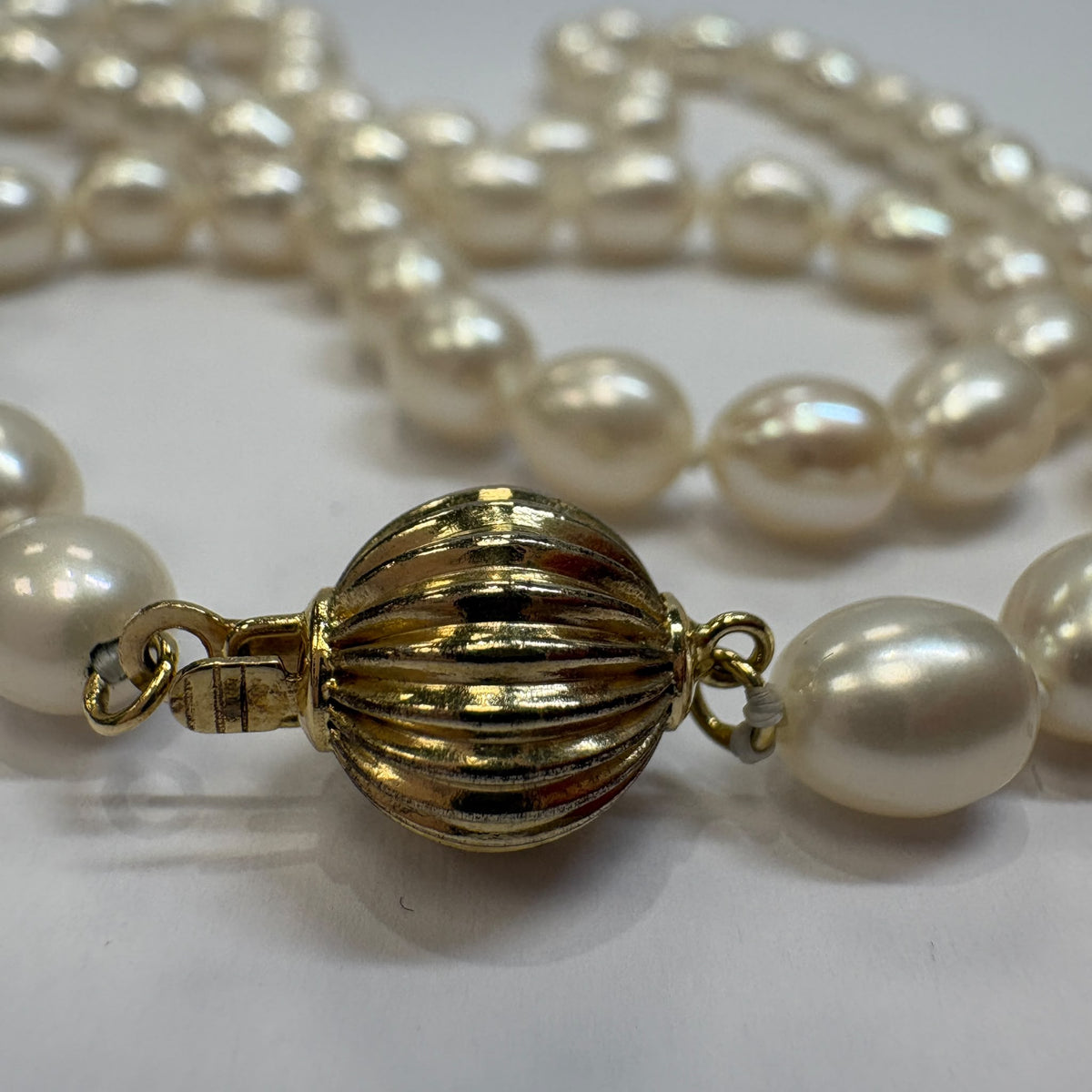 graduated pearl necklace, freshwater pearl necklace UK, bridal pearl necklace, white pearl necklace, pre-loved pearl necklace, princess length pearl necklace, pearl necklace gold clasp, wedding pearl necklace