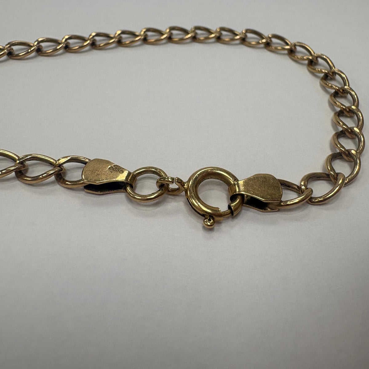 9ct gold curb bracelet, open curb bracelet UK, pre-loved gold bracelet, second hand gold bracelet, gold stacking bracelet, women's gold curb bracelet, 9ct gold bracelet 20cm, everyday gold bracelet