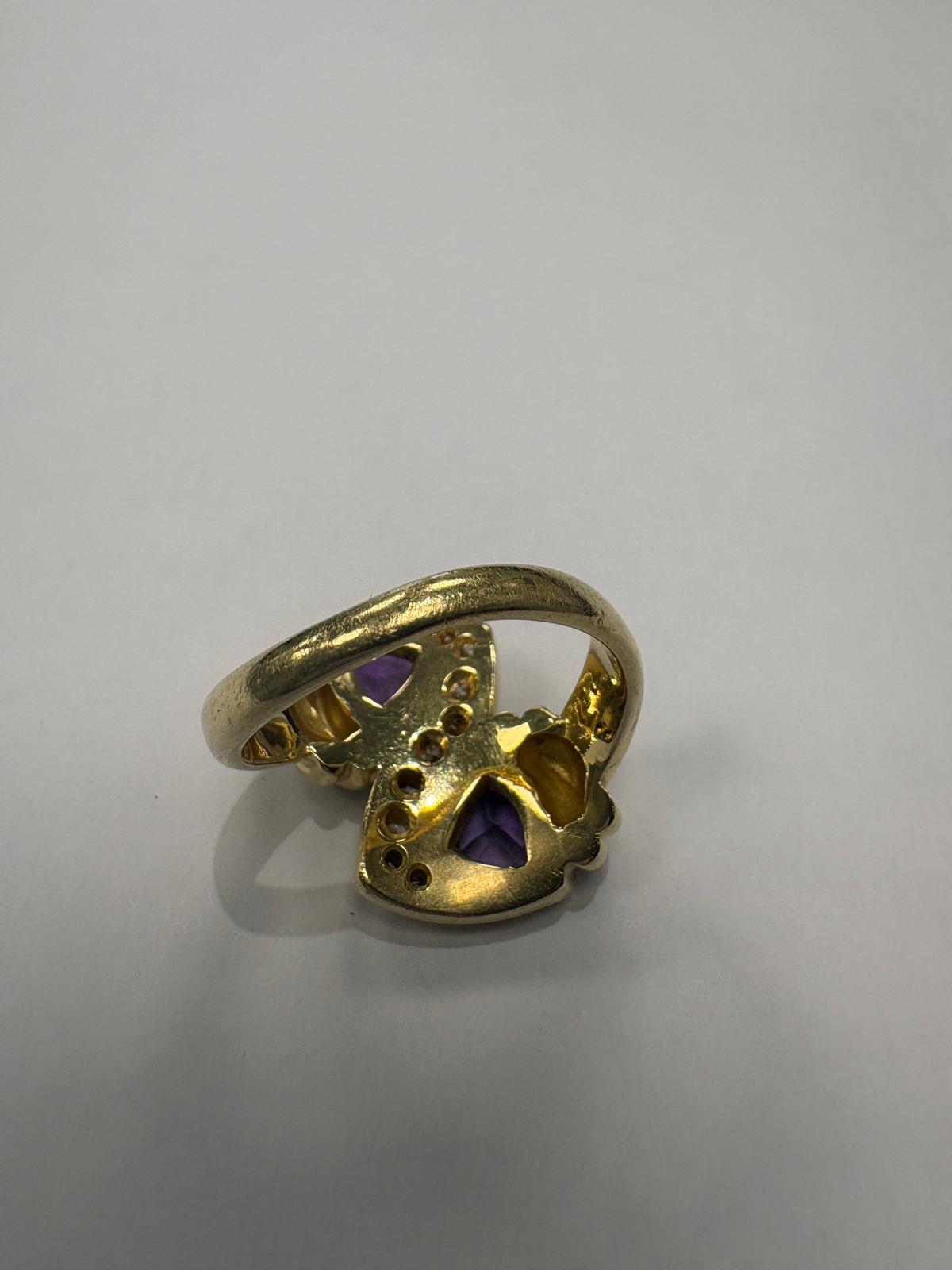 Profile view of pre-loved 18ct gold amethyst and diamond toi et moi ring on reeded shank, size N