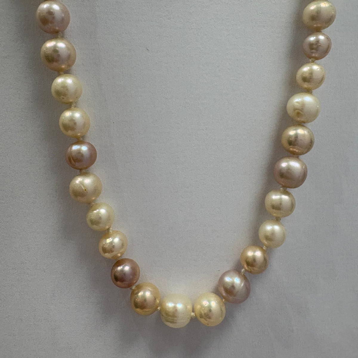 blush pearl necklace, pink pearl necklace UK, freshwater pearl necklace, multi colour pearl necklace, pastel pearl necklace, pearl necklace silver clasp, pre-loved pearl necklace, pearl gift under £100
