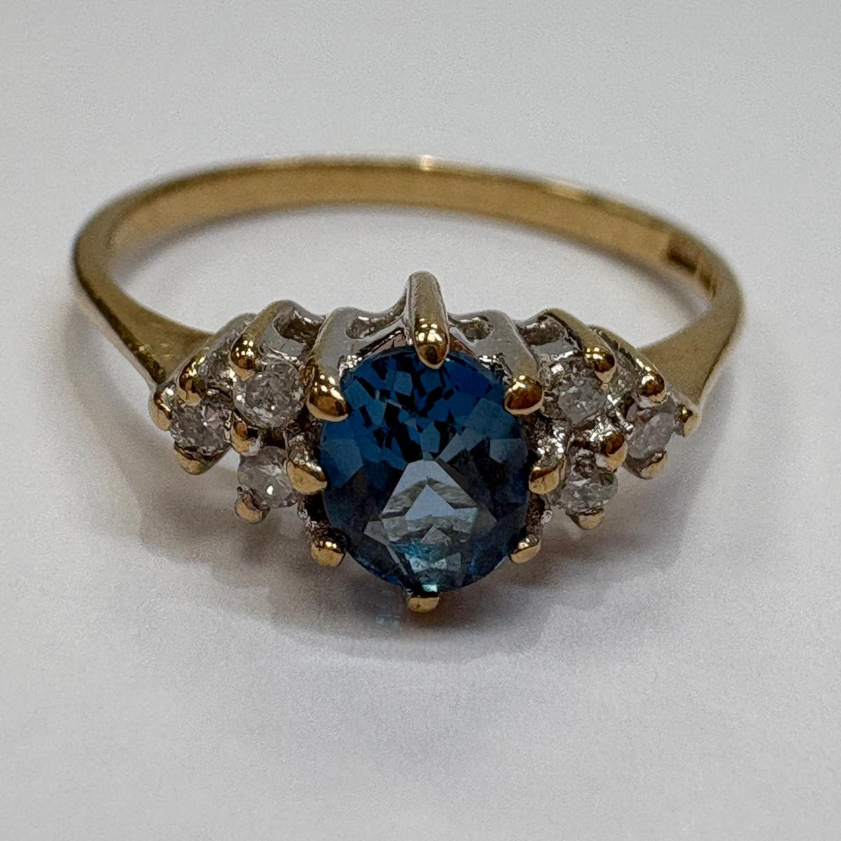 9ct gold blue topaz ring · pre-loved diamond cluster ring · London blue topaz ring UK · second hand 9ct gold ring · hallmarked topaz and diamond ring · blue topaz cluster ring size I · pre-owned gold gemstone ring UK · affordable diamond cluster ring Harrogate jewellers