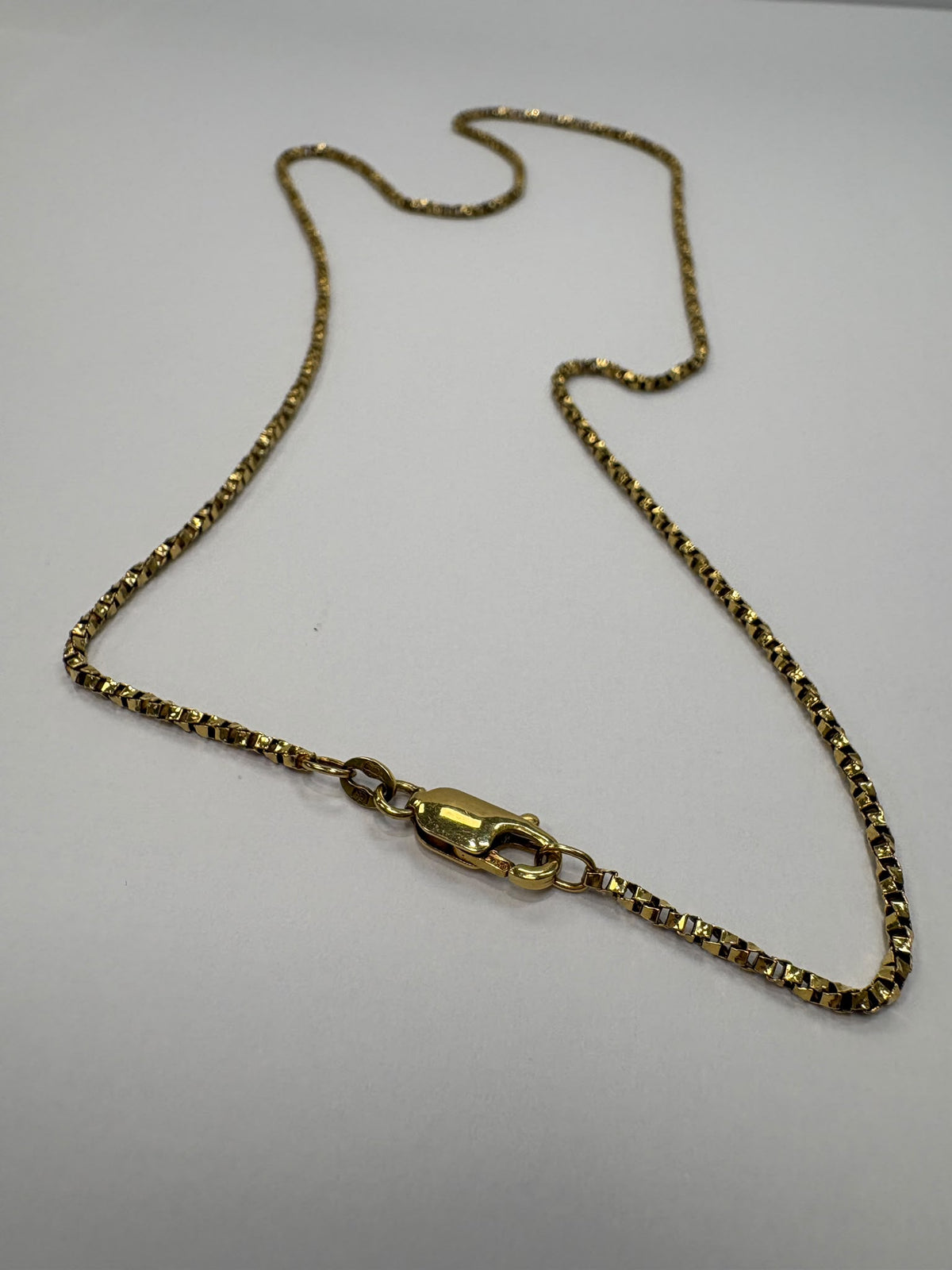 Harrogate Jewellers 18ct gold chain, box chain necklace, pre-loved 18ct gold necklace, second hand 18ct gold chain UK, fine gold box chain pre-loved