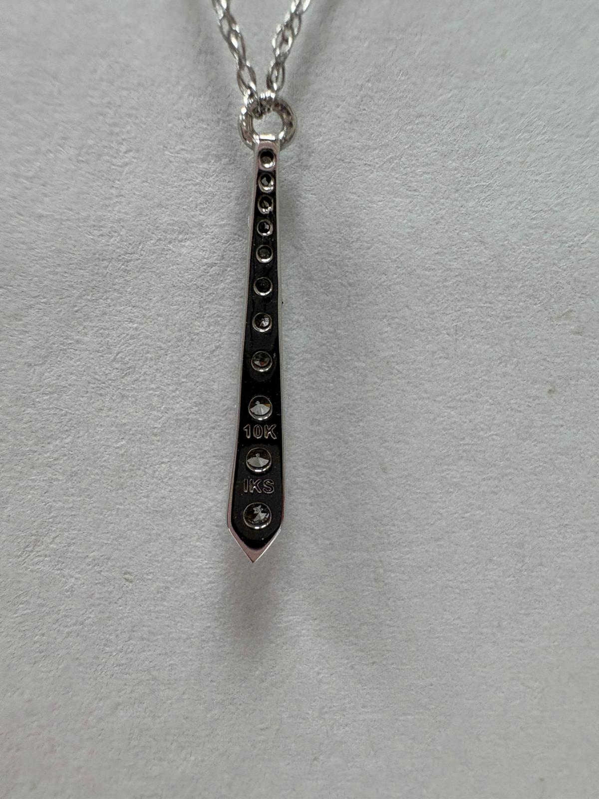 Harrogate Jewellers pre-loved diamond pendant, second hand white gold necklace, diamond drop pendant, pre-owned gold necklace UK, 9ct white gold pendant