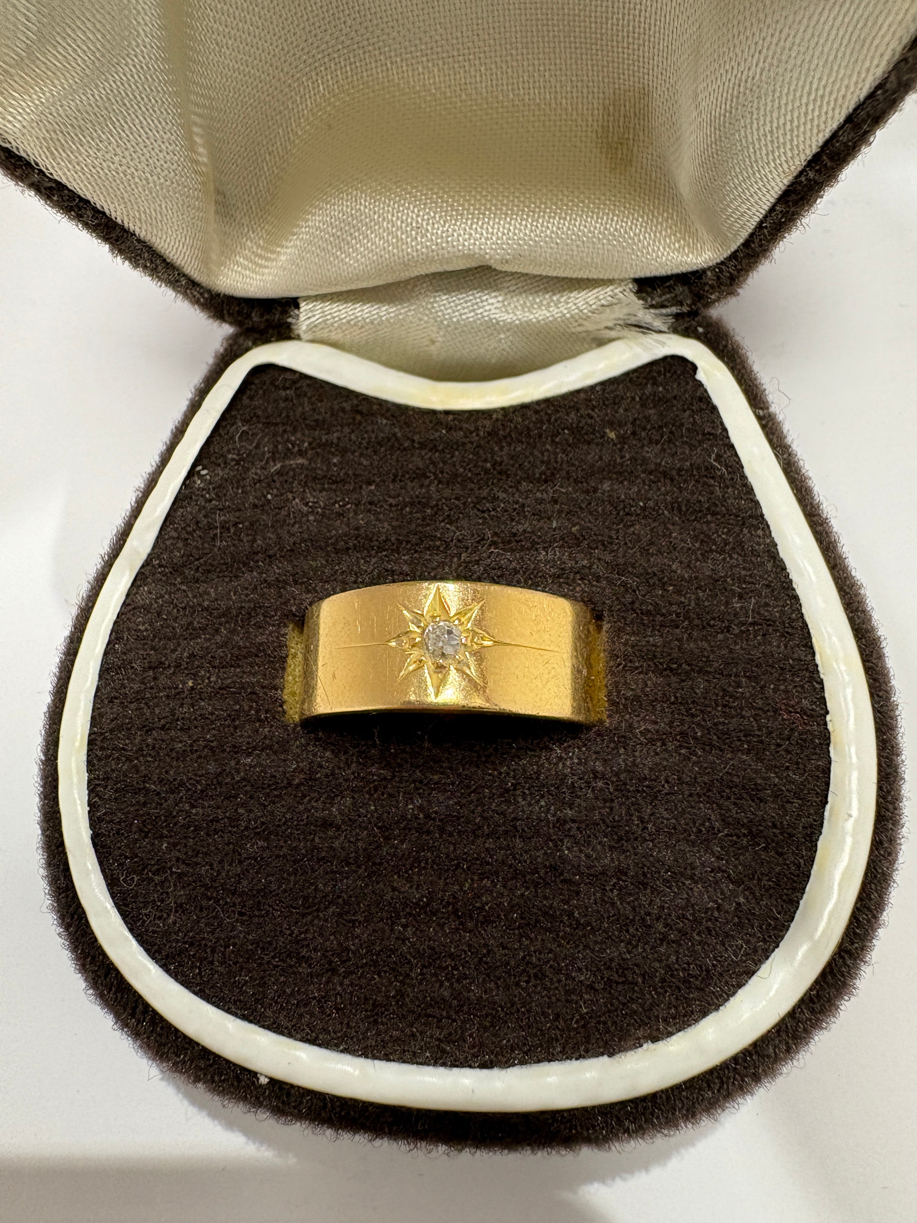 Pre-Loved 18ct Yellow Gold Star-Set Old Mine-Cut Diamond Ring – Size O
