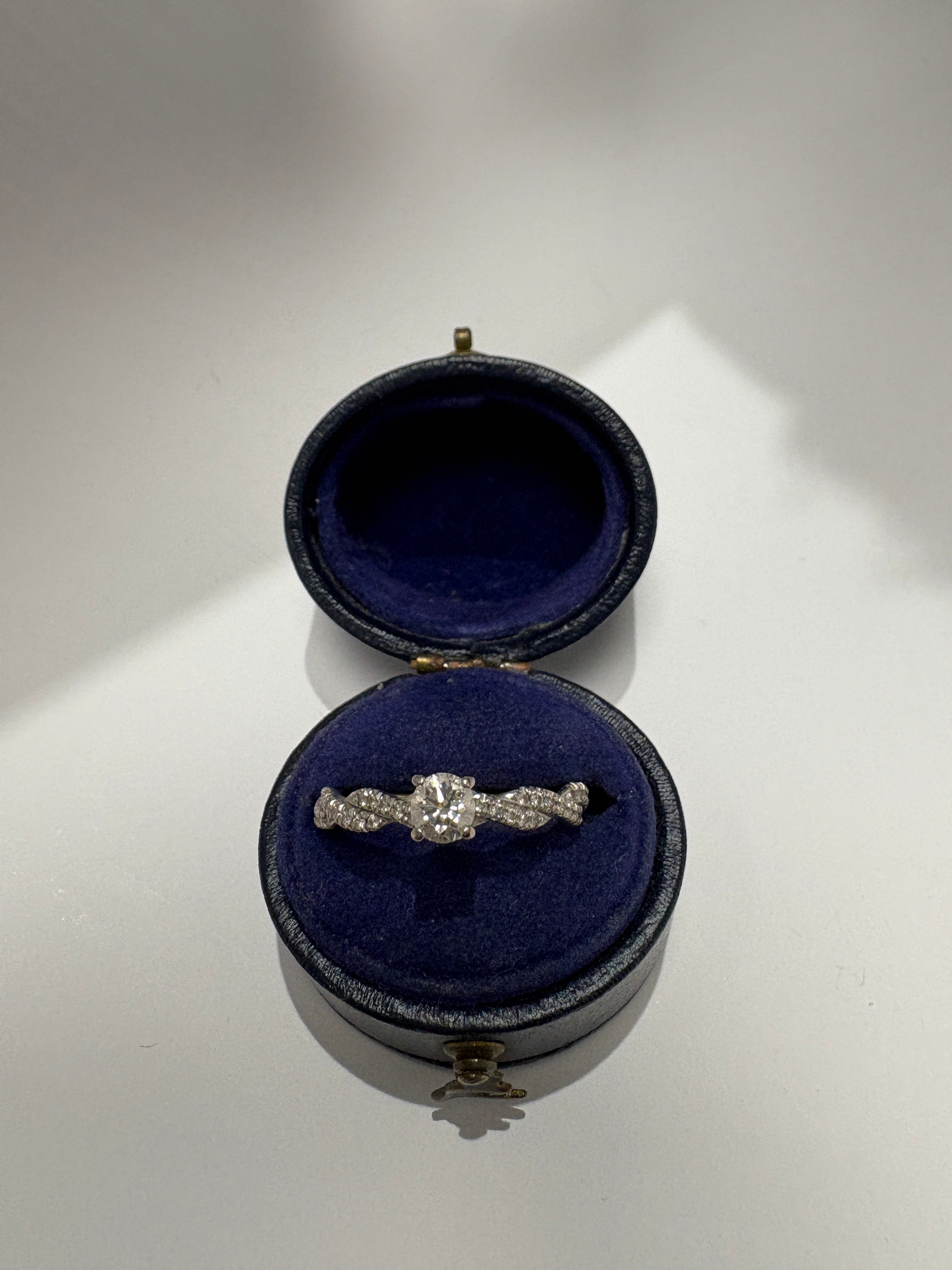 Pre-Loved 18ct White Gold 0.30ct Round Diamond Ring – Size O