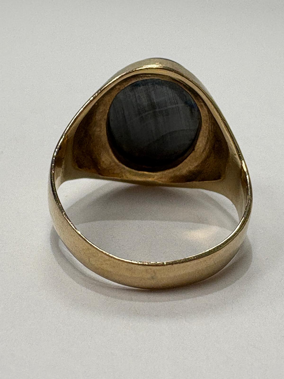 vintage signet ring, 9ct gold signet ring, hematite intaglio ring, men's signet ring gold, pre-loved signet ring UK, antique signet ring Harrogate, carved intaglio ring, second hand gold signet ring, gent's signet ring hallmarked
