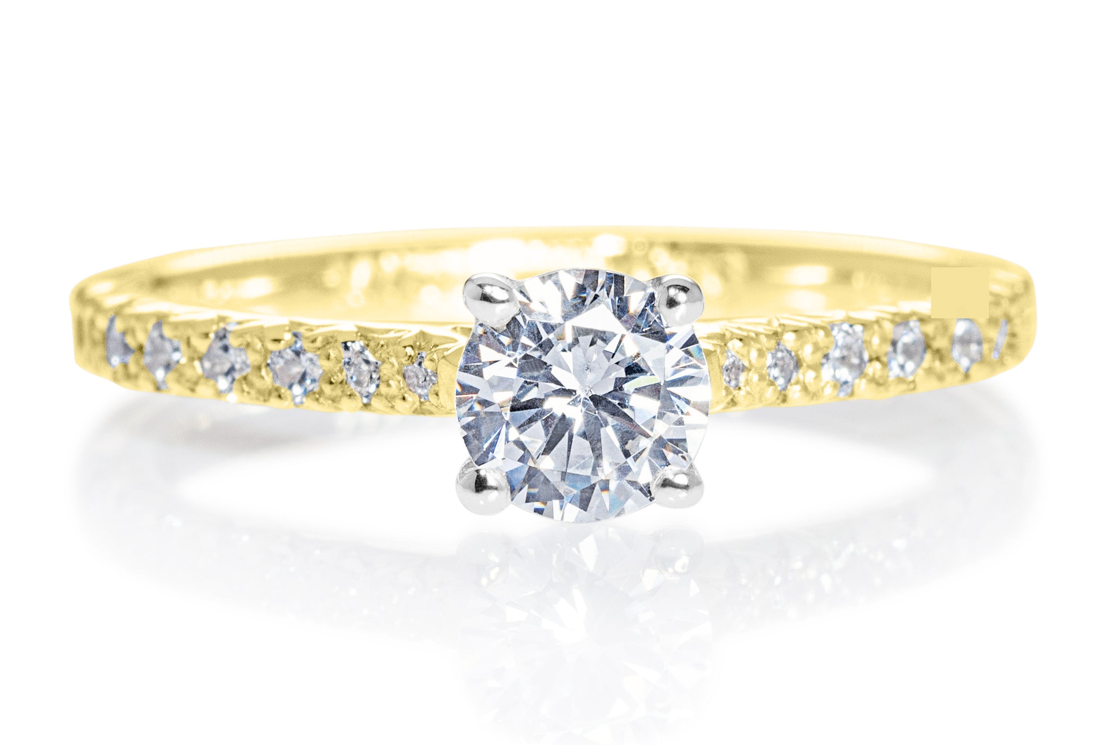 ROUND BRILLIANT DIAMOND  SOLITAIRE ENGAGEMENT RING