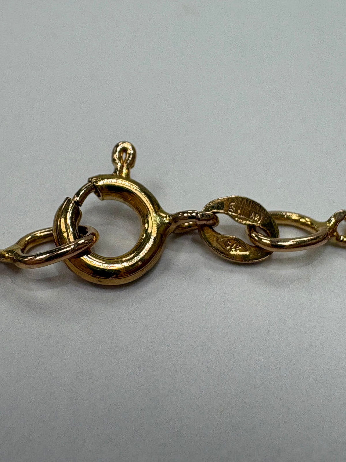 amethyst pendant necklace, natural amethyst gold pendant, 14ct gold amethyst pendant, 9ct gold curb chain, February birthstone necklace, pre-loved amethyst necklace UK, oval amethyst pendant Harrogate, amethyst and gold chain necklace