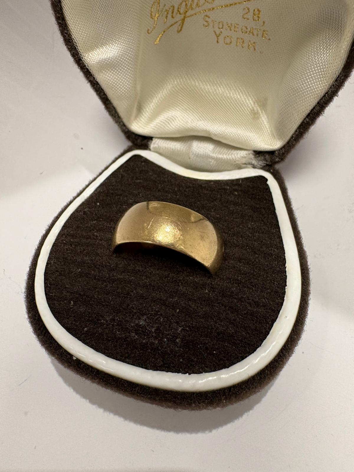 9k Yellow gold wedding ring in York shops second hand