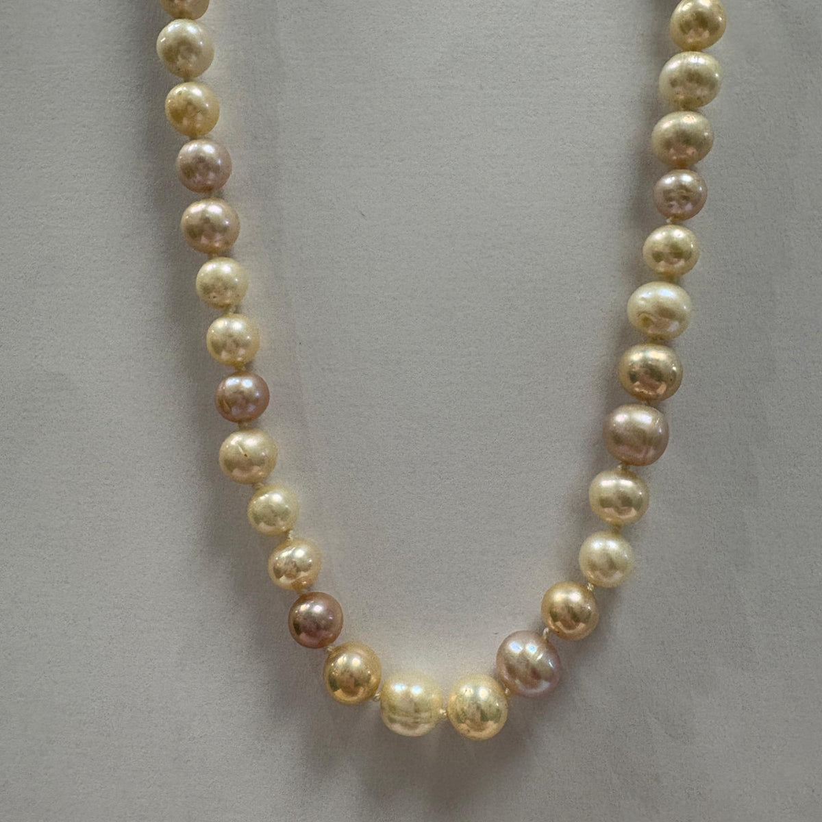 blush pearl necklace, pink pearl necklace UK, freshwater pearl necklace, multi colour pearl necklace, pastel pearl necklace, pearl necklace silver clasp, pre-loved pearl necklace, pearl gift under £100