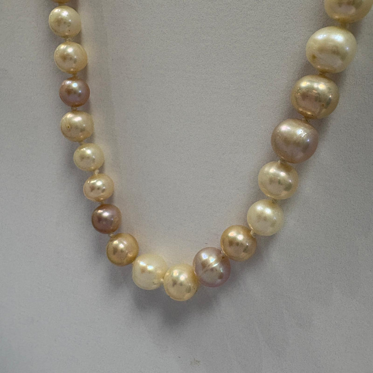 blush pearl necklace, pink pearl necklace UK, freshwater pearl necklace, multi colour pearl necklace, pastel pearl necklace, pearl necklace silver clasp, pre-loved pearl necklace, pearl gift under £100