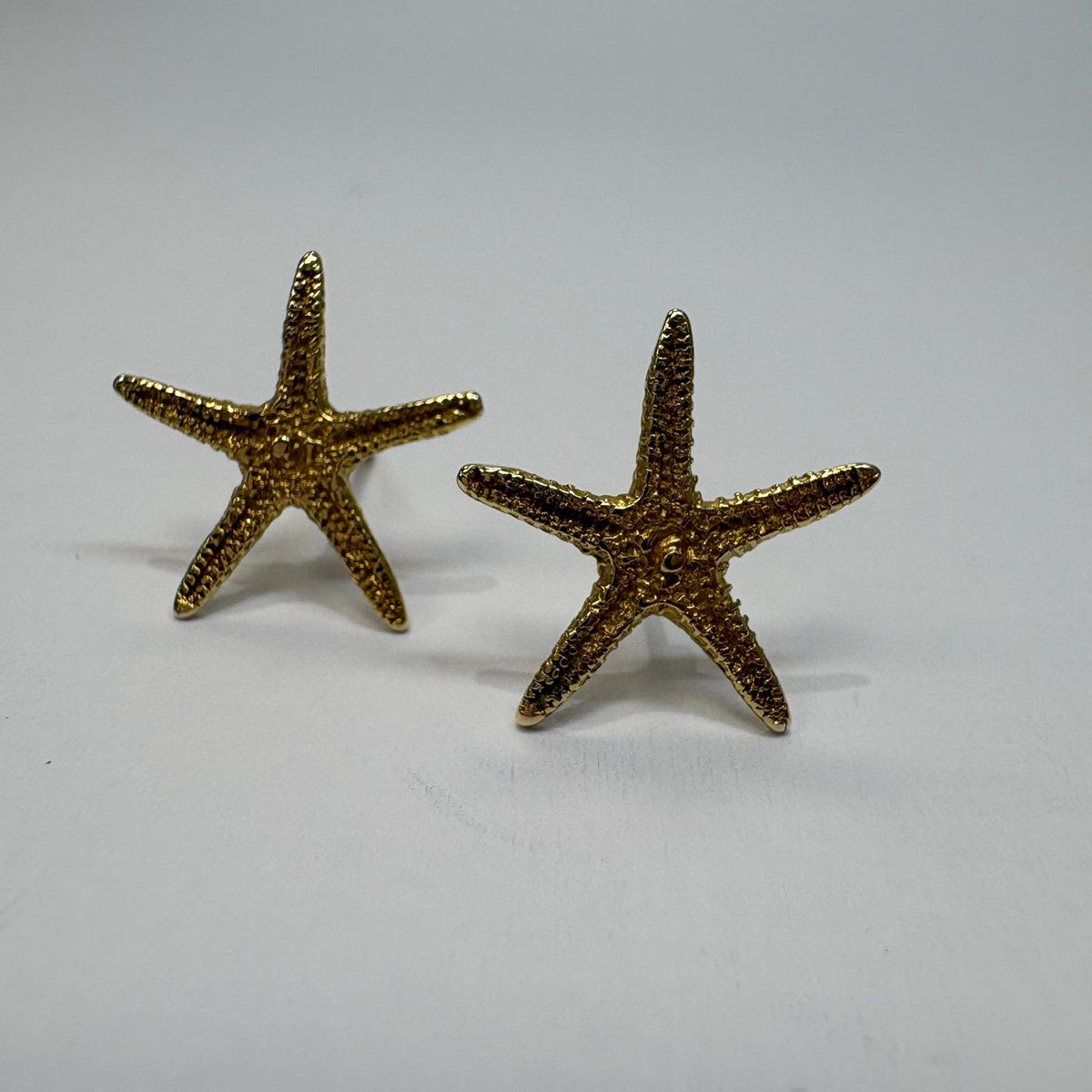 gold starfish earrings, 14ct gold stud earrings, starfish stud earrings UK, pre-loved gold earrings, seaside jewellery, gold novelty earrings, second hand gold earrings, gift earrings gold