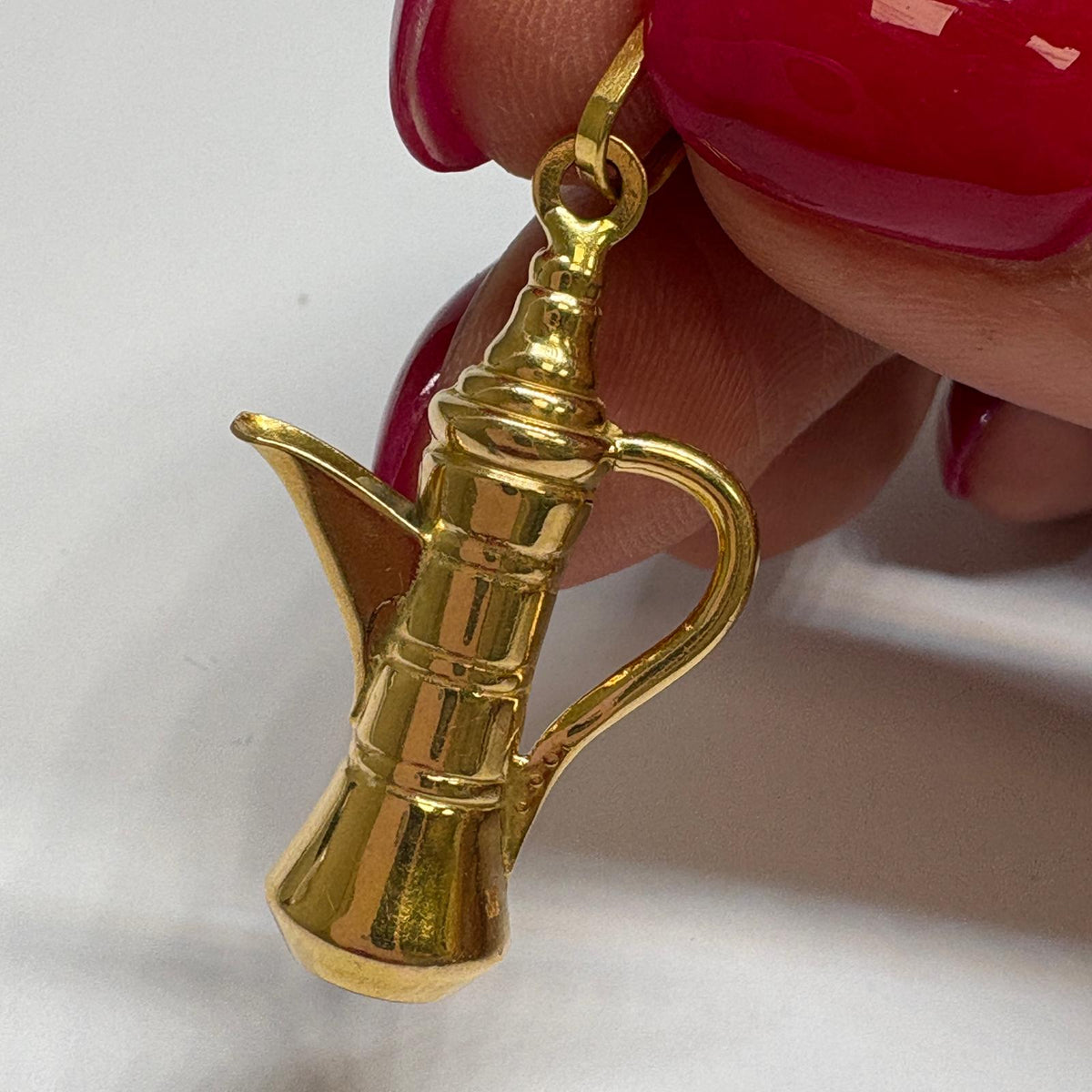 dallah pendant, Arabic coffee pot charm, 18ct gold charm, gold dallah necklace, Middle Eastern jewellery UK, Eid gift gold, gold coffee pot pendant, pre-loved gold charm