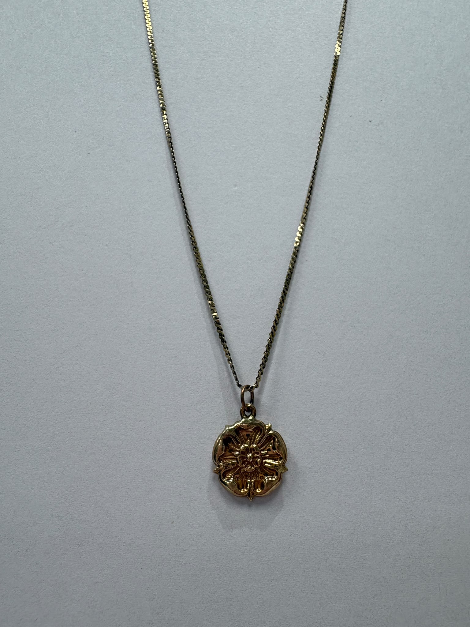 Pre-loved 9ct gold Yorkshire Rose pendant on a fancy flat link chain, approx 16 inches. Handpicked by Fogal & Barnes, Harrogate. Shop online or visit in person.