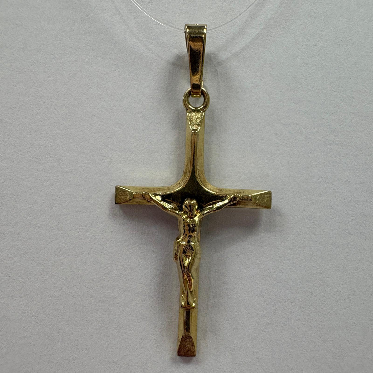 9ct gold crucifix, gold crucifix pendant UK, gold cross necklace, christening gift gold, first holy communion gift, confirmation gift cross, pre-loved gold cross, second hand crucifix