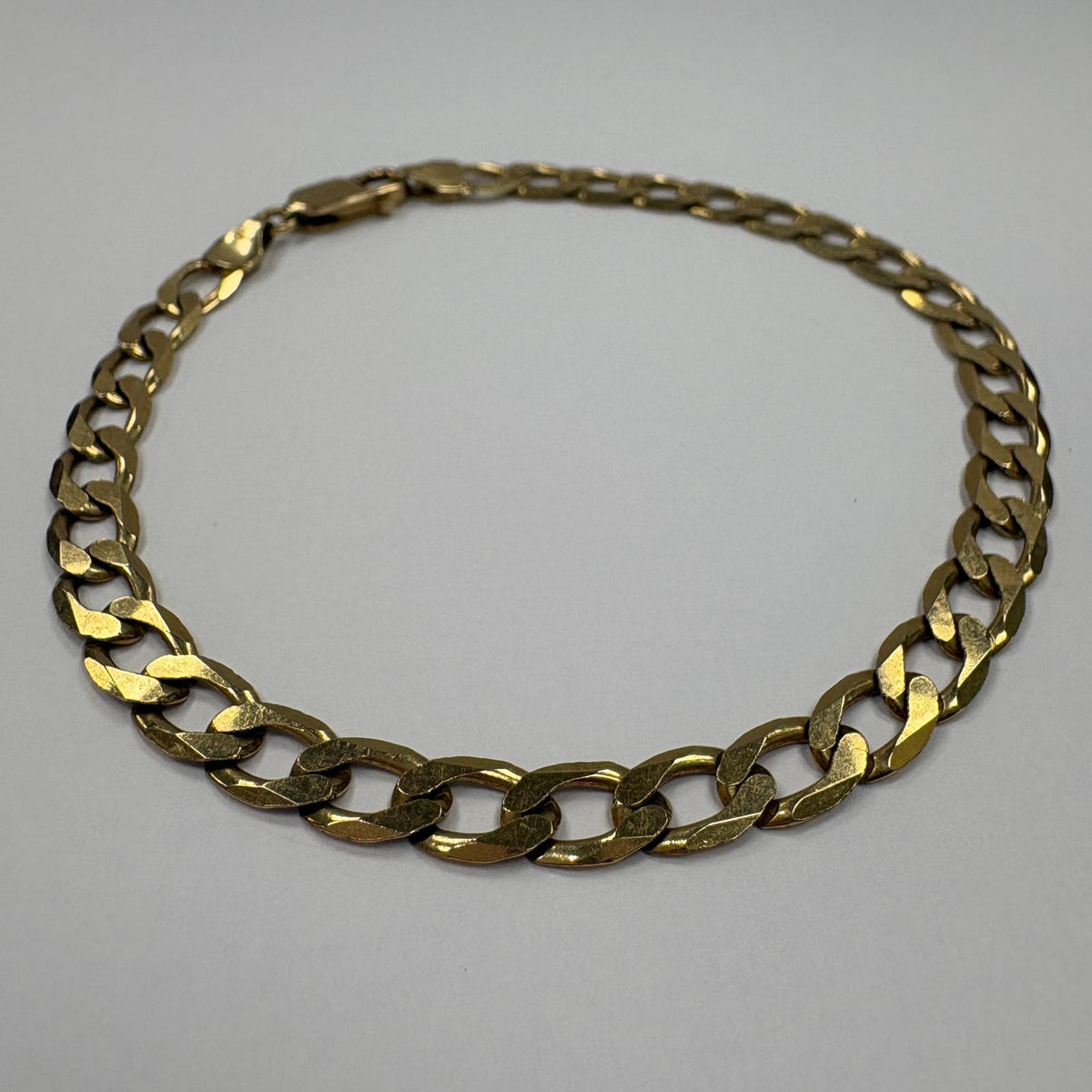 9ct gold curb bracelet, flat curb bracelet UK, men’s gold bracelet, diamond cut curb bracelet, pre-loved gold bracelet, 8.5 inch gold bracelet, gold bracelet for him, second hand gold bracelet