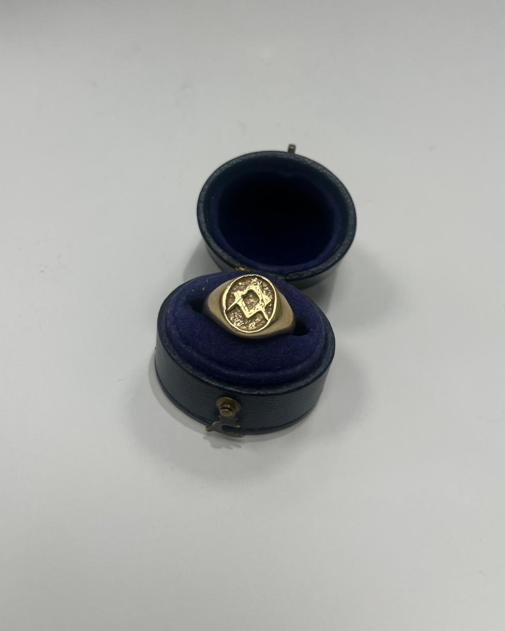 Vintage 9ct gold Masonic signet ring showing worn square and compasses engraving