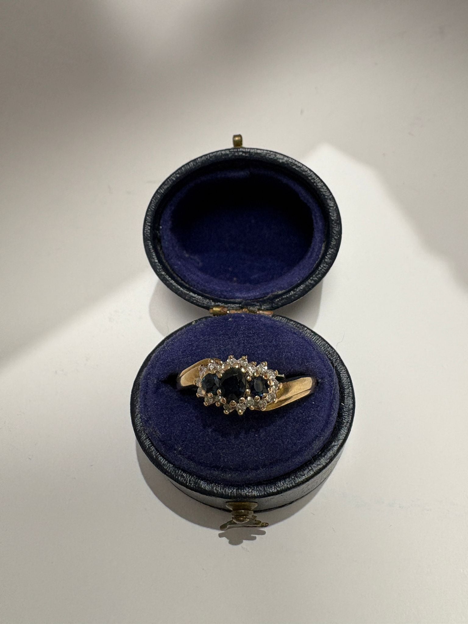 9k Yellow gold ring sapphire and diamond second hand ring