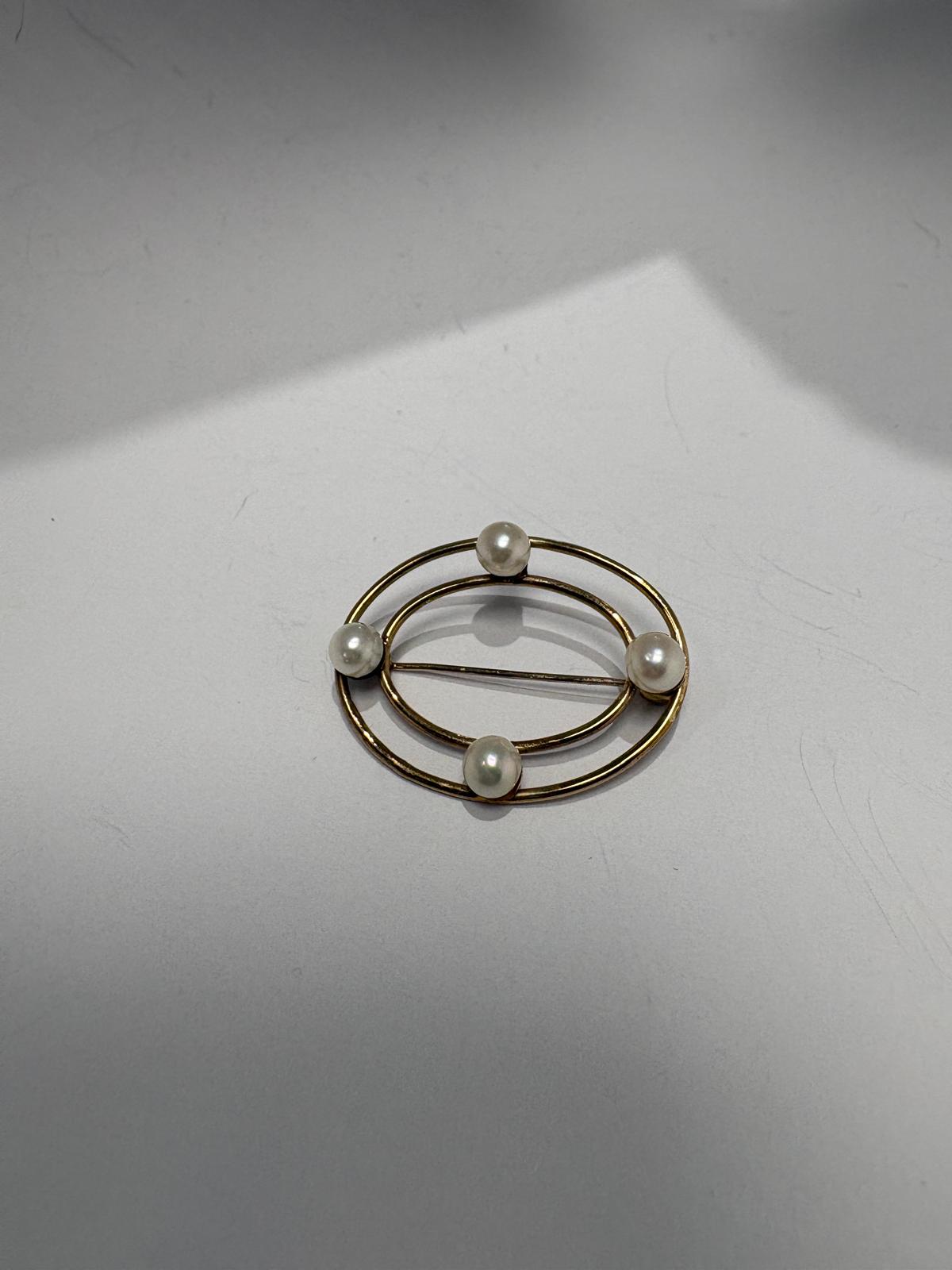 Second hand gold brooch with pearls from Harrogate Jewellers