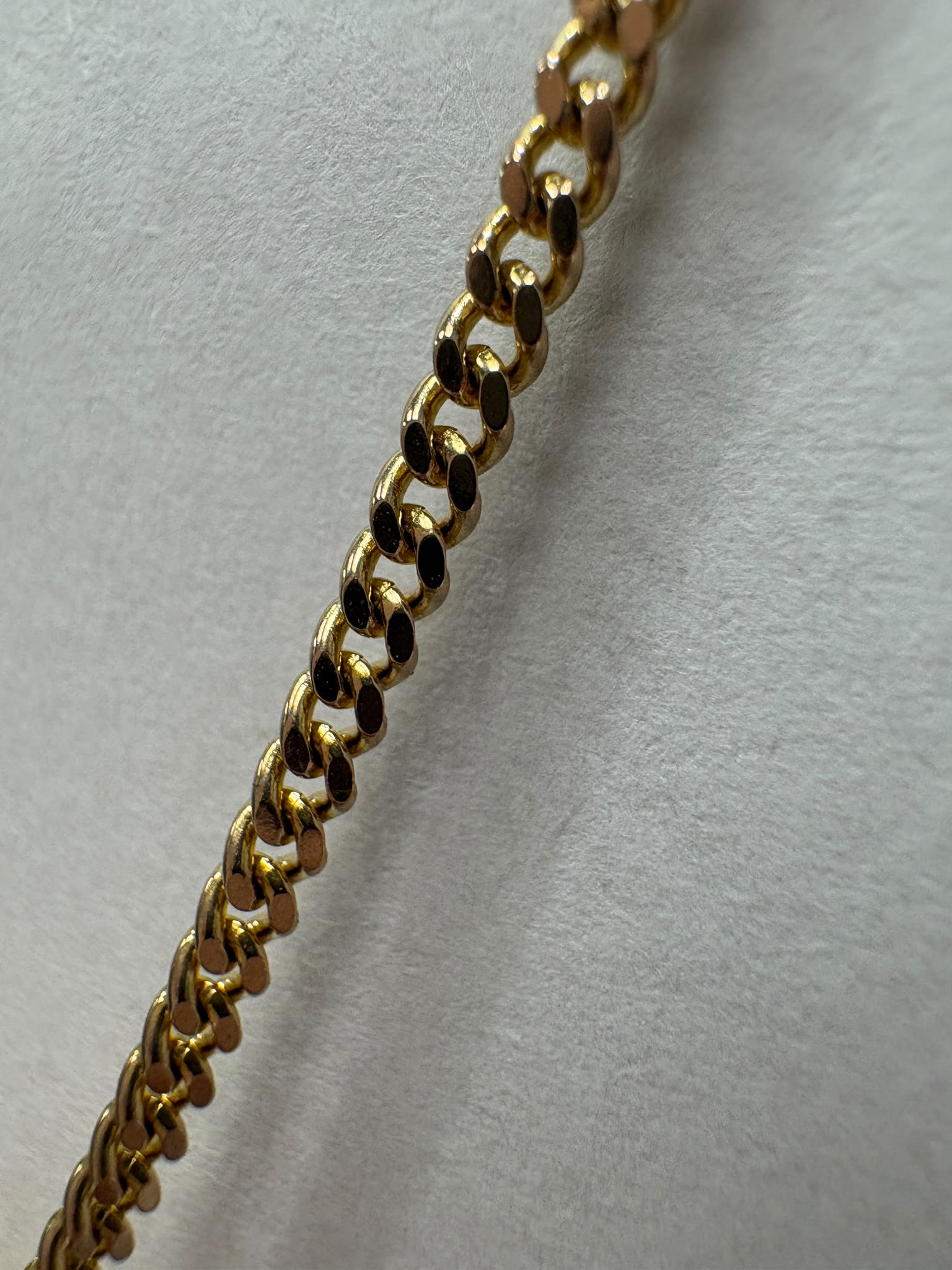amethyst pendant necklace, natural amethyst gold pendant, 14ct gold amethyst pendant, 9ct gold curb chain, February birthstone necklace, pre-loved amethyst necklace UK, oval amethyst pendant Harrogate, amethyst and gold chain necklace