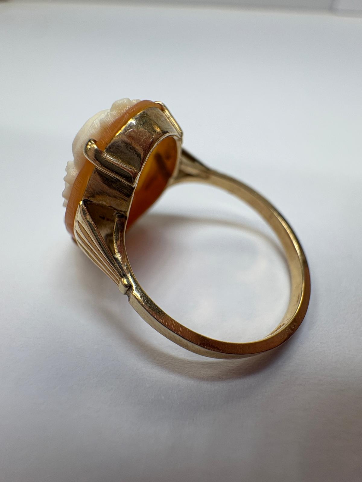 vintage cameo ring, shell cameo ring UK, 9ct gold cameo ring, pre-loved cameo ring, cameo ring size M, vintage gold ring UK, second hand cameo ring, cameo jewellery UK