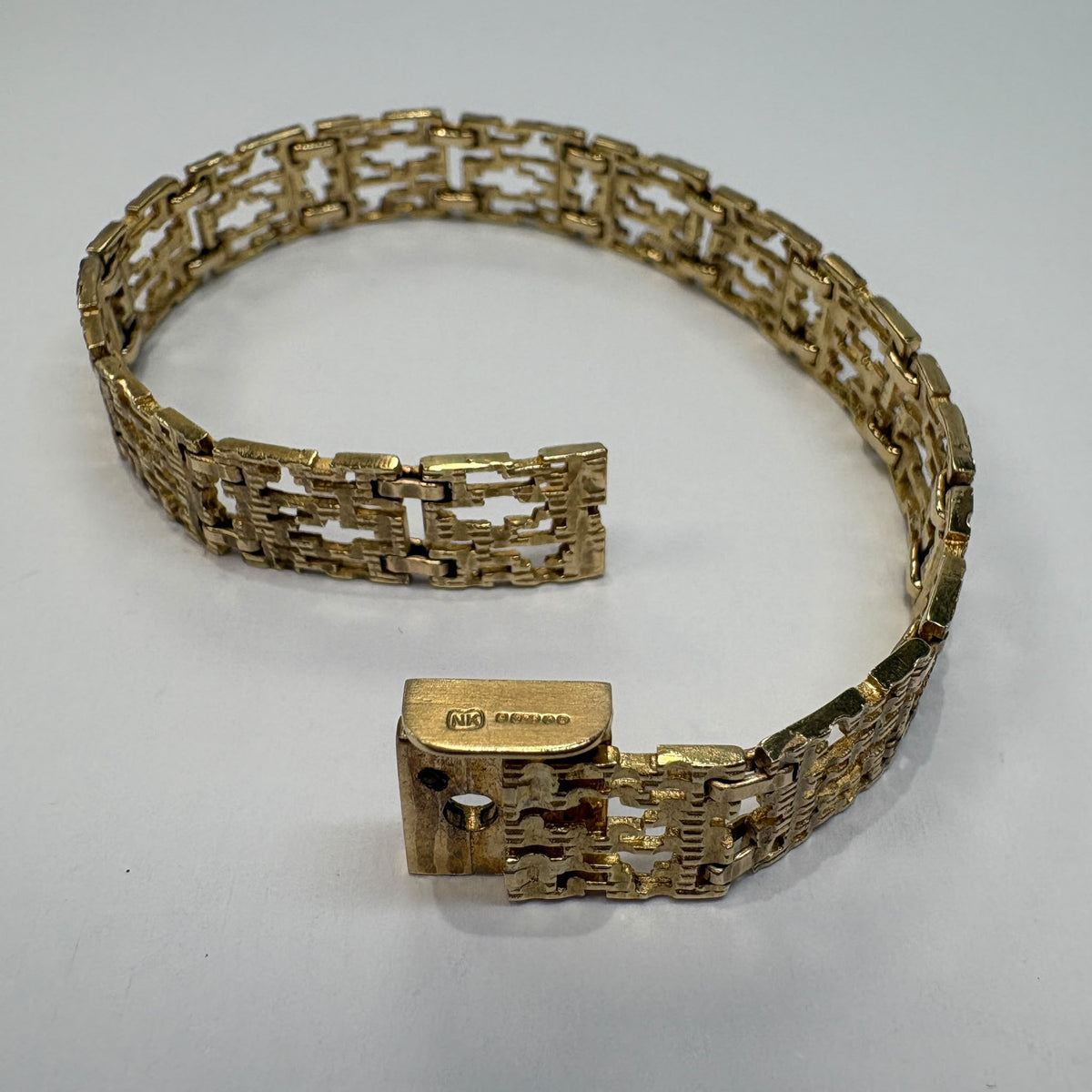 vintage 1970s gold bracelet, brutalist gold bracelet, modernist gold bracelet UK, 9ct gold panel bracelet, vintage textured gold bracelet, pre-loved gold bracelet, retro gold bracelet, statement gold bracelet