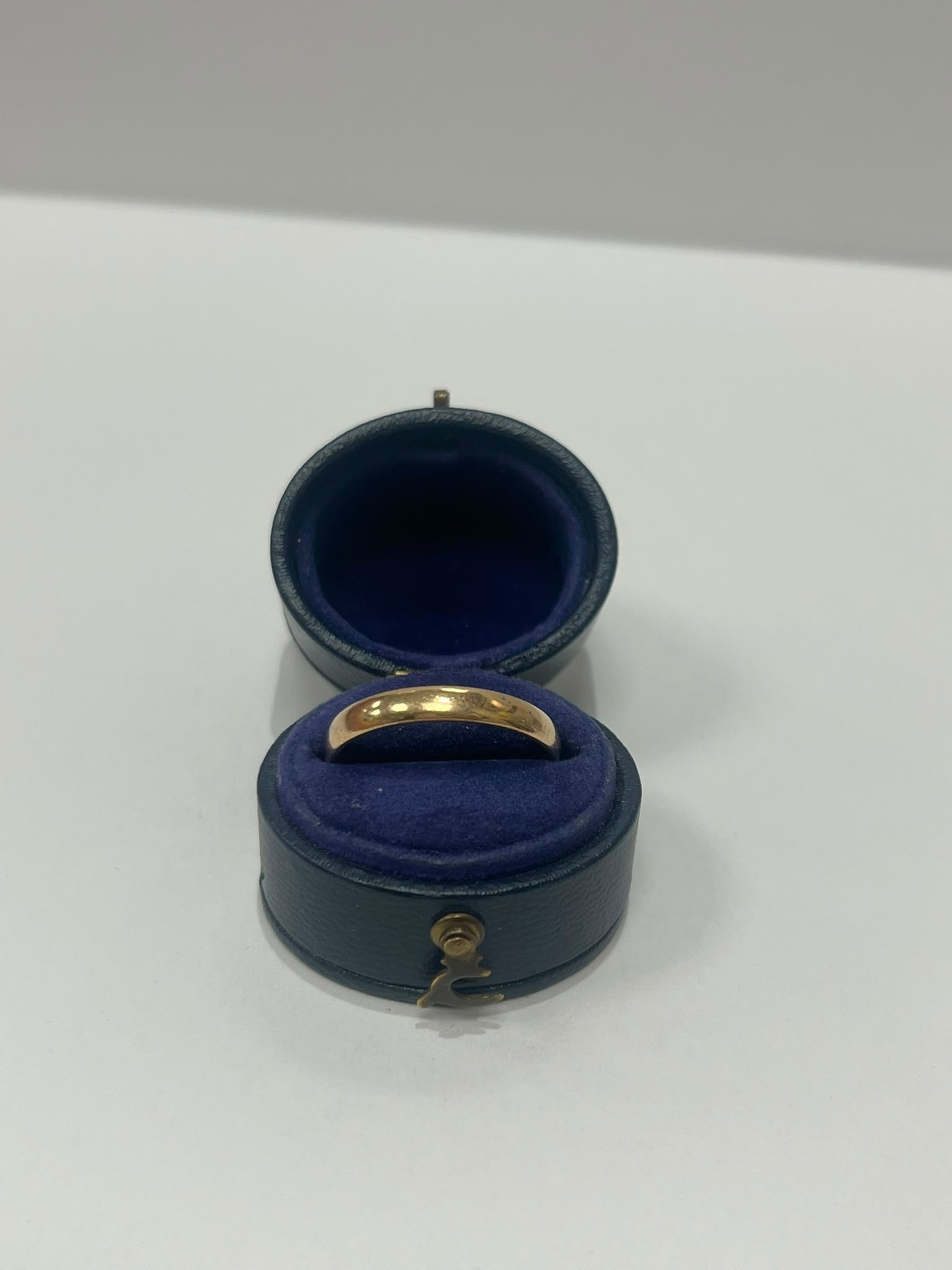 antique wedding band, 9ct gold ring, George V hallmark, Birmingham hallmark 1936, pre-loved jewellery, second-hand wedding band, antique gold ring Yorkshire