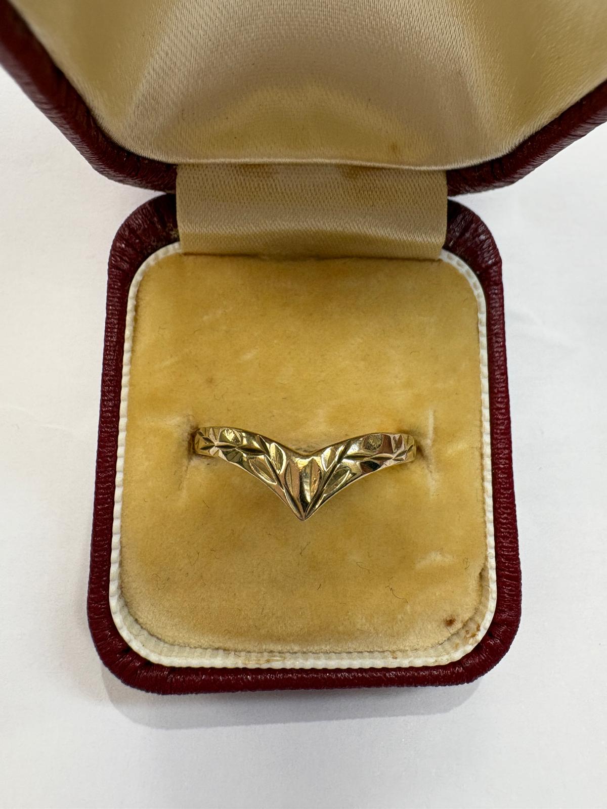 Pre-loved 9ct Yellow Gold Engraved Wishbone Ring - Size S