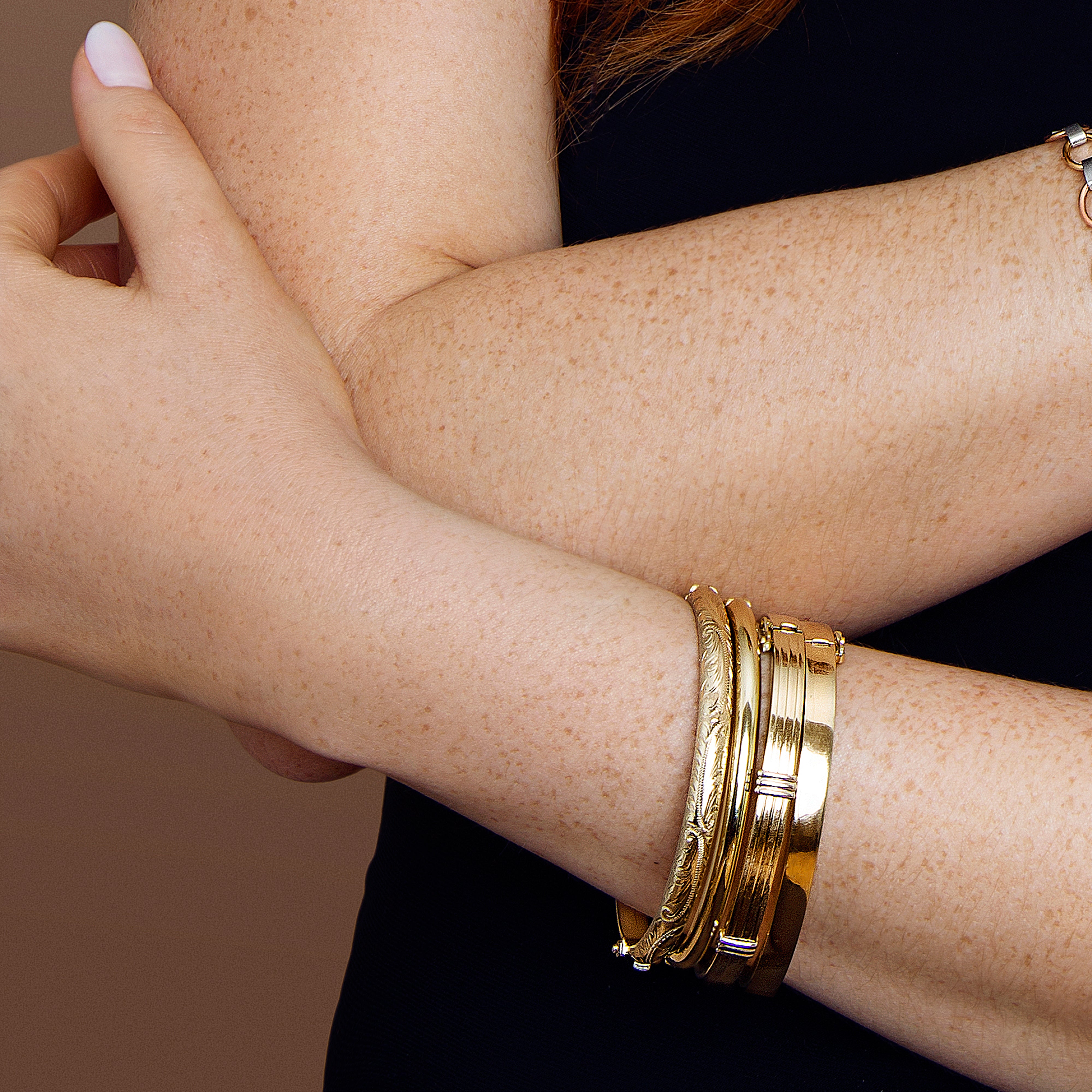 9K YELLOW AND WHITE GOLD 6MM FILLED BANGLE