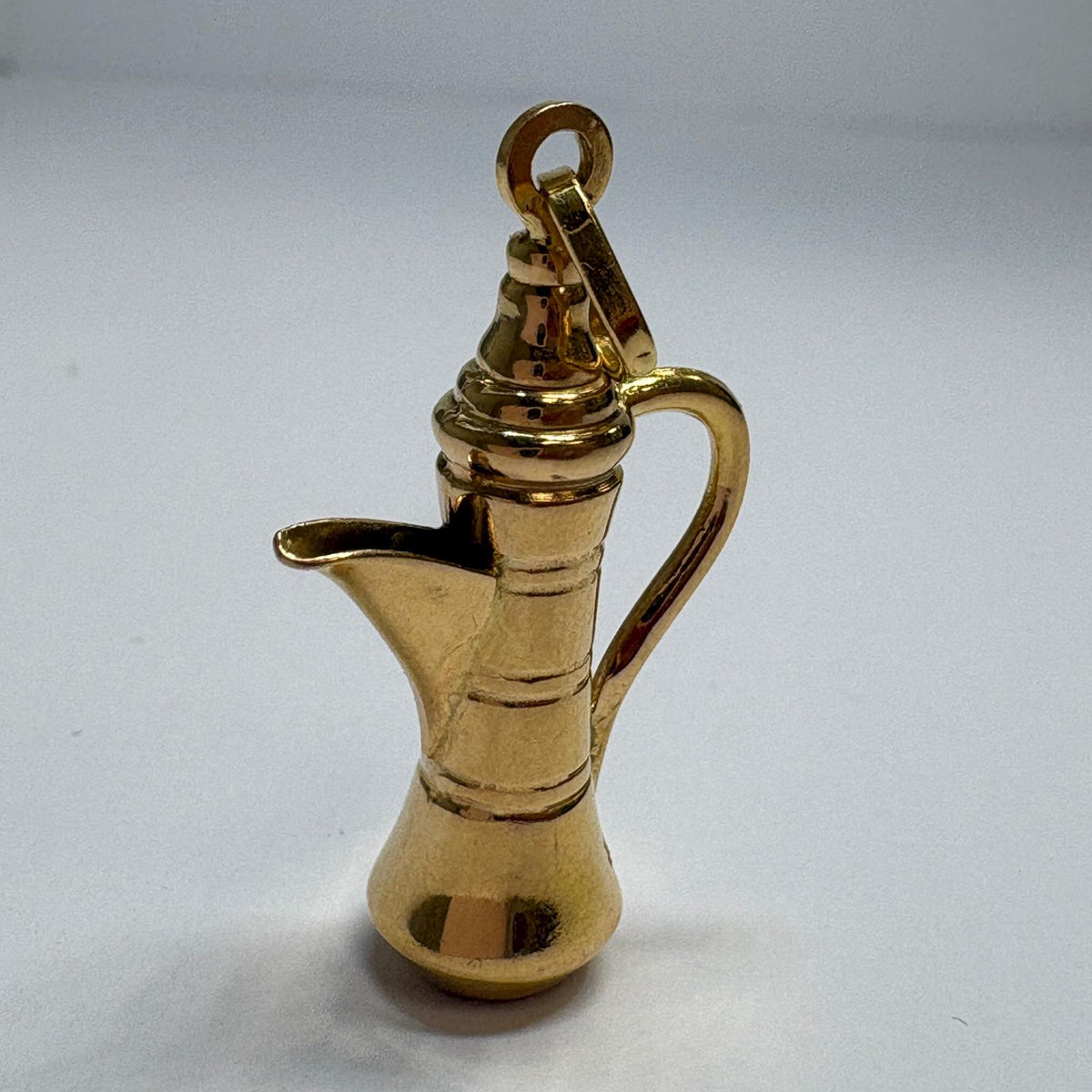 dallah pendant, Arabic coffee pot charm, 18ct gold charm, gold dallah necklace, Middle Eastern jewellery UK, Eid gift gold, gold coffee pot pendant, pre-loved gold charm