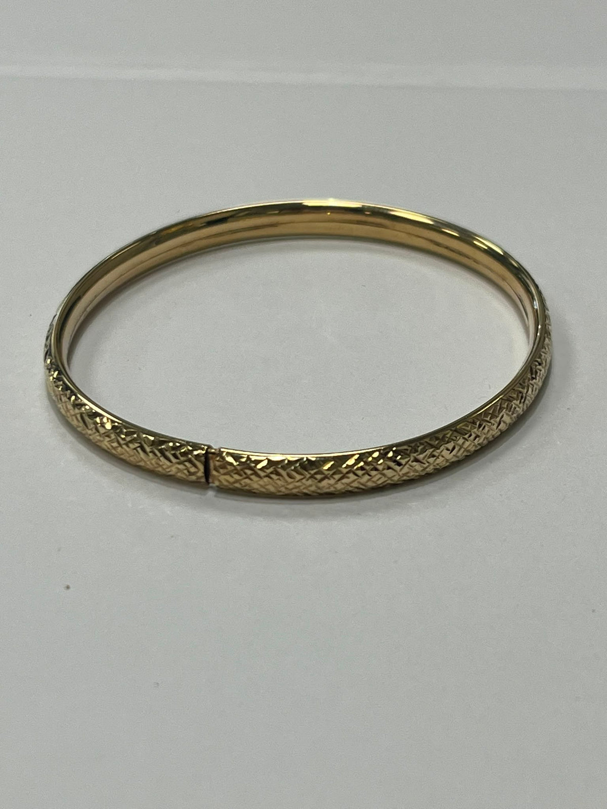engine turned gold bangle, pre-loved 9ct gold bangle, hinged bangle Harrogate, textured gold bangle Yorkshire, second hand gold bangle Leeds York