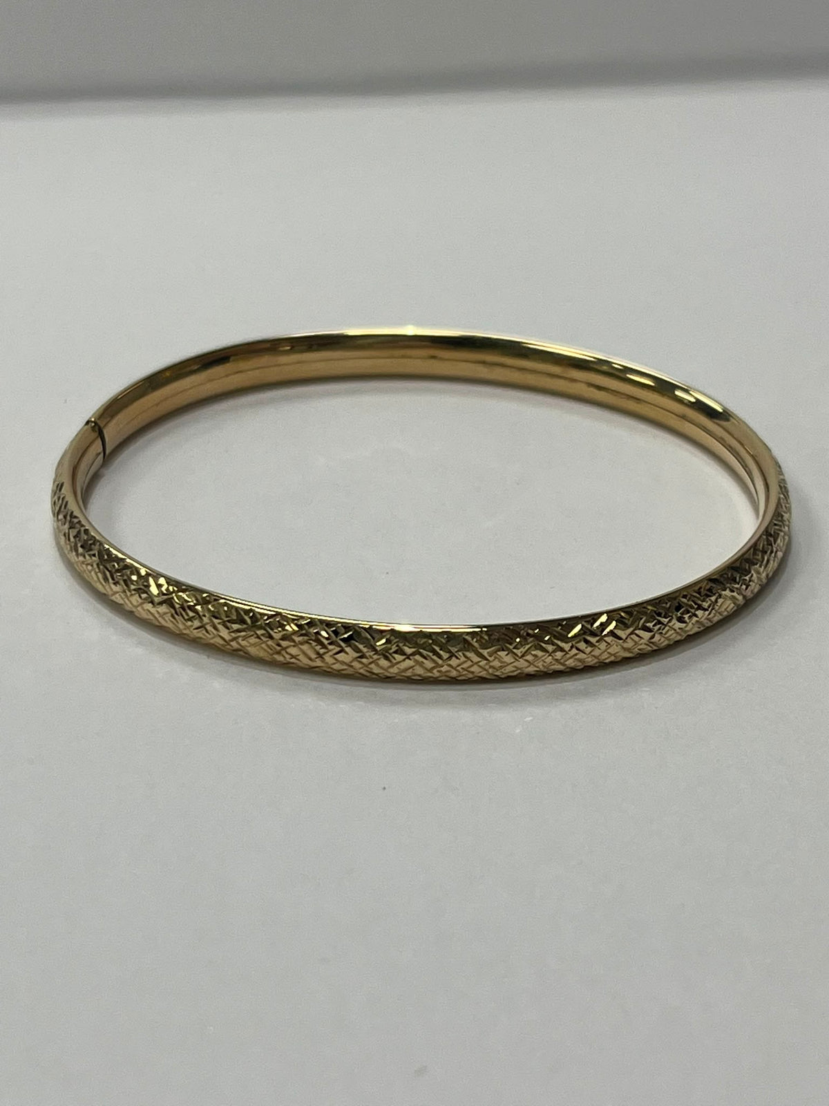 engine turned gold bangle, pre-loved 9ct gold bangle, hinged bangle Harrogate, textured gold bangle Yorkshire, second hand gold bangle Leeds York