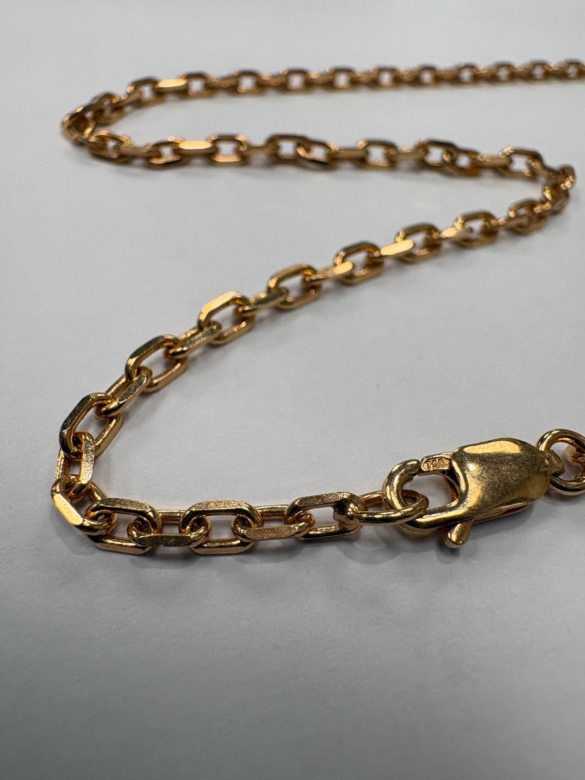 Close-up detail of pre-loved 18ct rose gold oval cable chain links