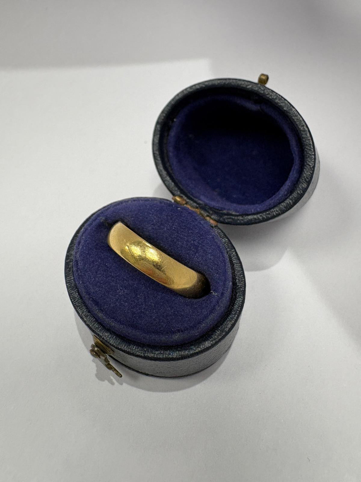 750 hallmark on pre-loved 18ct yellow gold wide plain court wedding band, size J