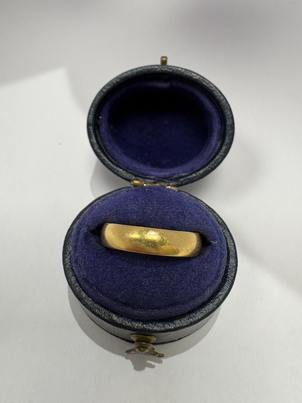 Profile view of pre-loved 18ct yellow gold wide court wedding band, size J