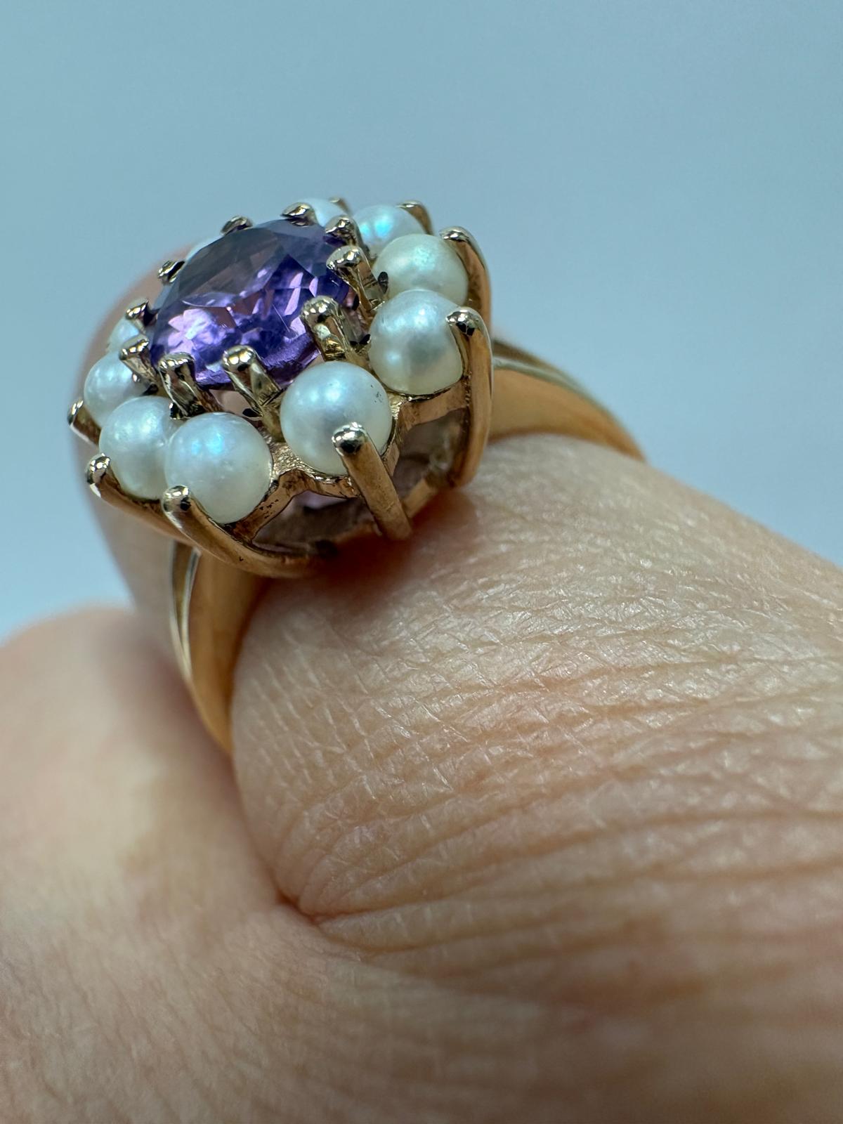 pre-loved amethyst ring, vintage cluster ring, second hand 9ct gold ring UK, amethyst pearl ring, pre-owned flowerhead ring, antique style cluster ring, vintage ring for sale UK, second hand fine jewellery UK, seed pearl ring