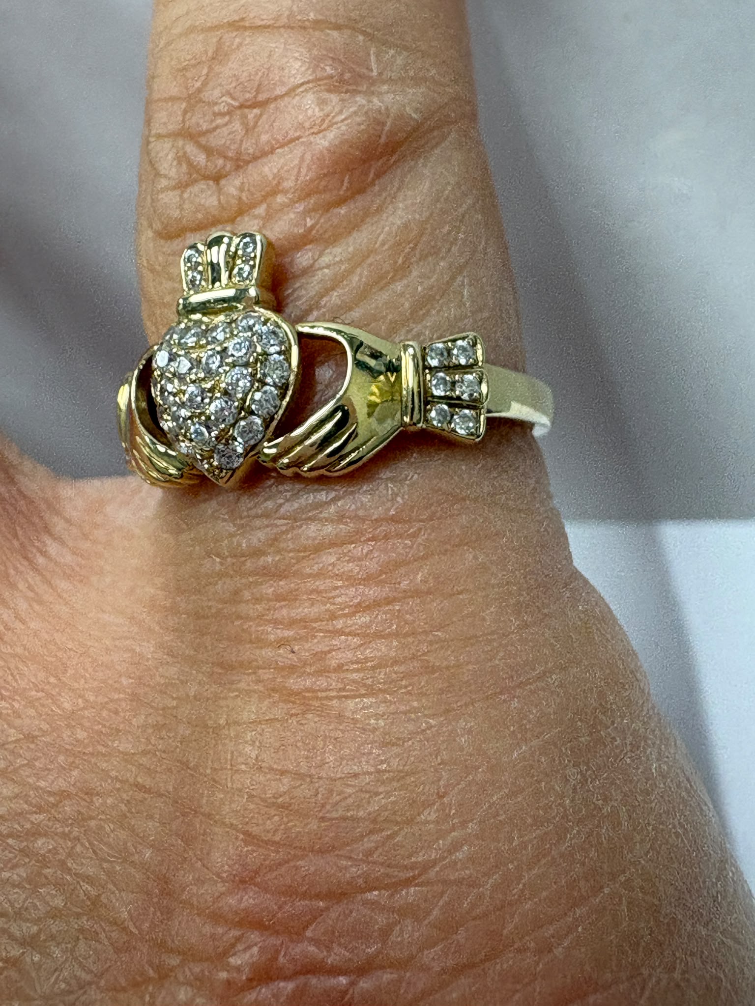 pre-loved claddagh ring, second hand diamond claddagh ring, 9ct gold claddagh ring, Irish claddagh ring diamond, pre-owned claddagh ring UK