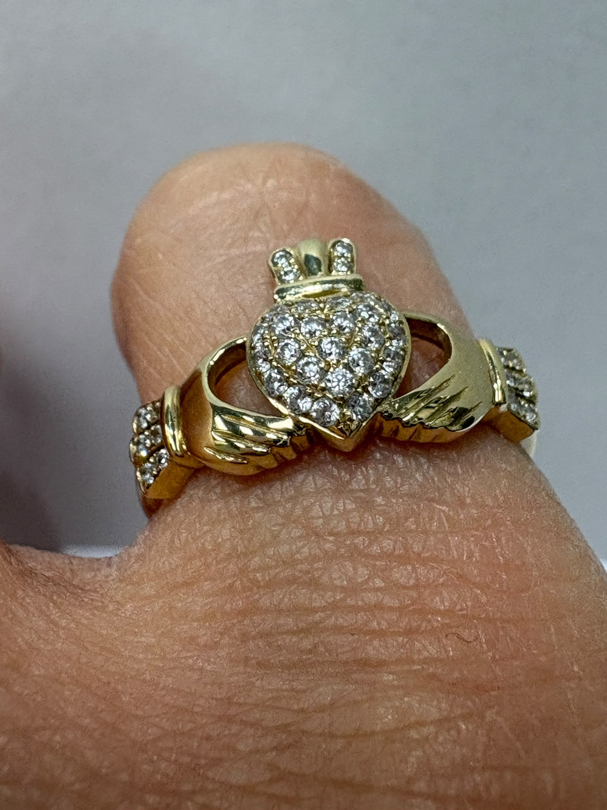 pre-loved claddagh ring, second hand diamond claddagh ring, 9ct gold claddagh ring, Irish claddagh ring diamond, pre-owned claddagh ring UK