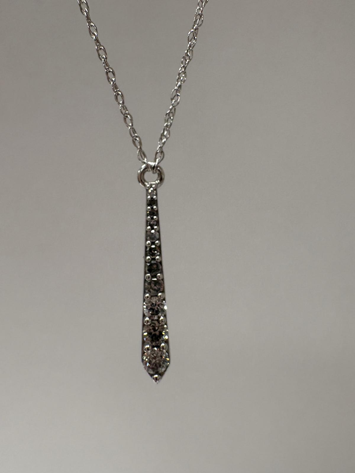pre-loved diamond pendant, second hand white gold necklace, diamond drop pendant, pre-owned gold necklace UK, 9ct white gold pendant