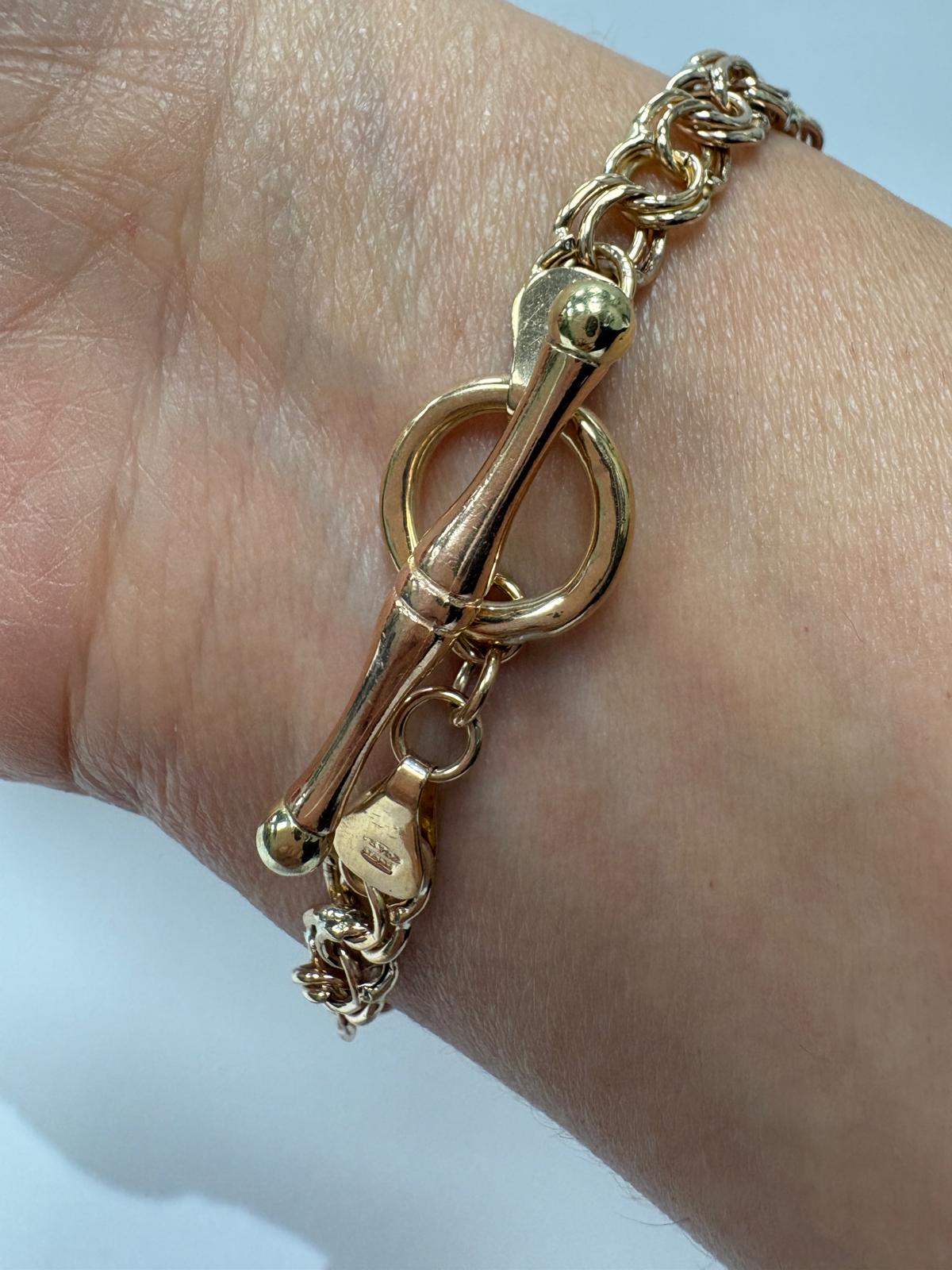 pre-loved gold bracelet, vintage T-bar bracelet, second hand 9ct gold bracelet UK, double curb link bracelet, pre-owned gold jewellery, Italian gold bracelet, vintage bracelet for sale UK, second hand fine jewellery UK, statement chain bracelet