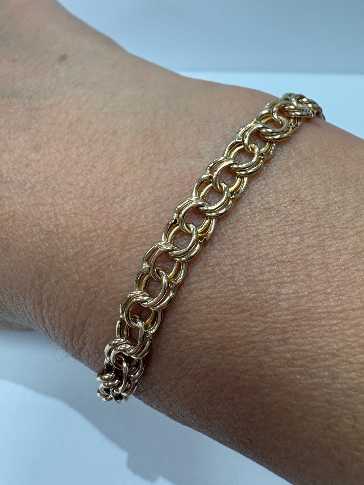 pre-loved gold bracelet, vintage T-bar bracelet, second hand 9ct gold bracelet UK, double curb link bracelet, pre-owned gold jewellery, Italian gold bracelet, vintage bracelet for sale UK, second hand fine jewellery UK, statement chain bracelet