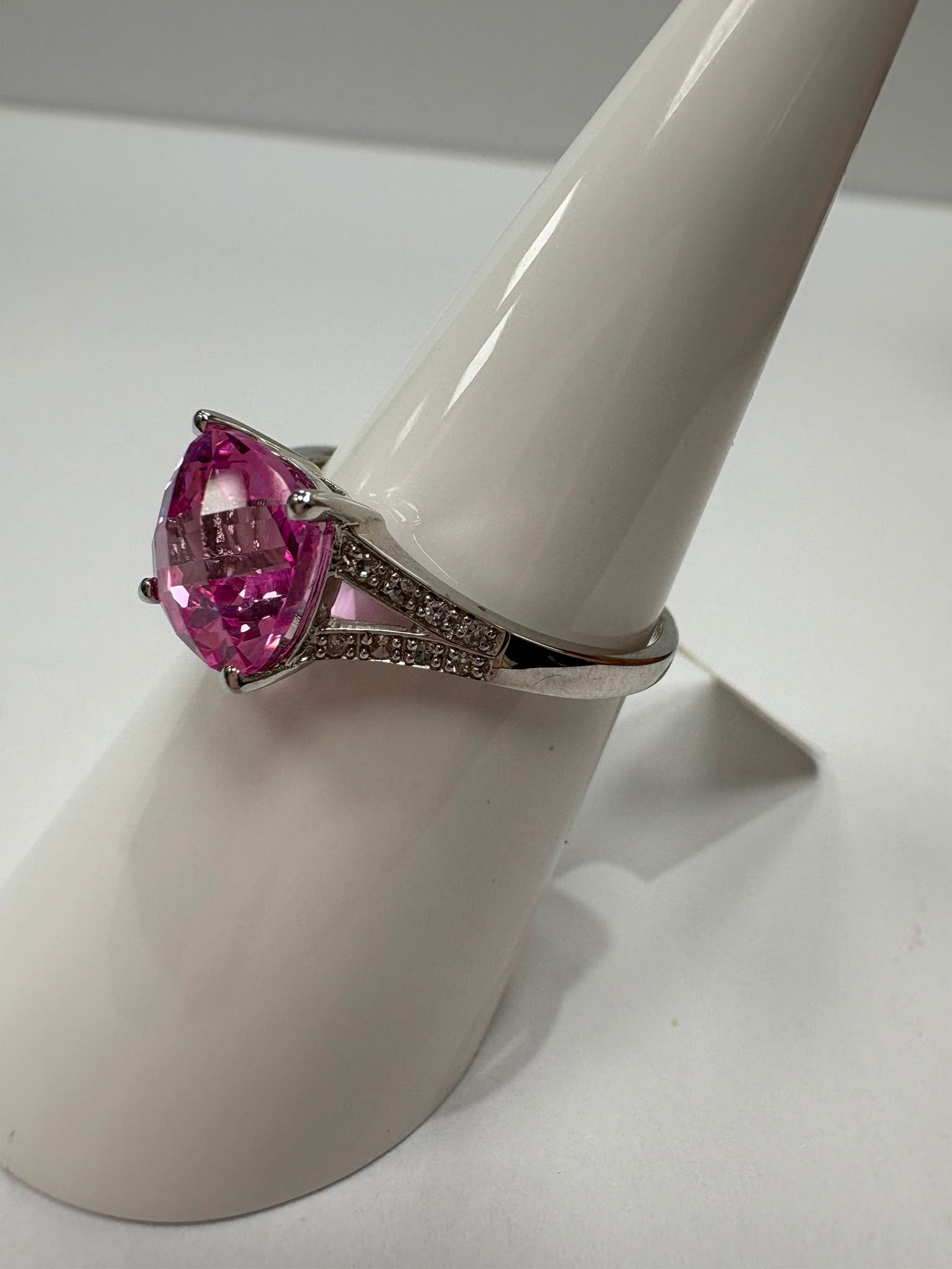 pre-loved pink topaz ring, vintage cocktail ring, second hand 9ct white gold ring UK, pink gemstone ring, pre-owned statement ring, cushion cut pink topaz, vintage ring for sale UK, second hand fine jewellery UK, split shoulder diamond ring